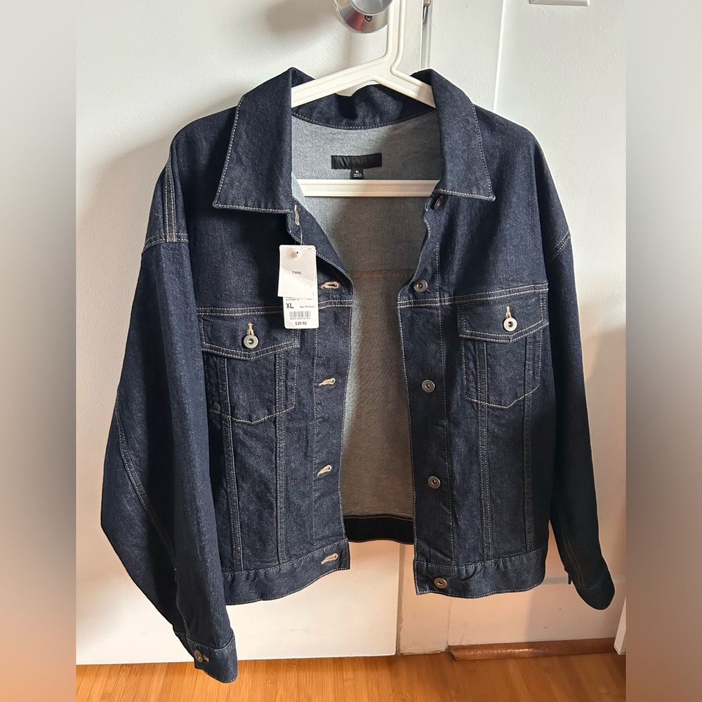 Loose fit Uniqlo denim jacket never worn (didn’t fit me well).